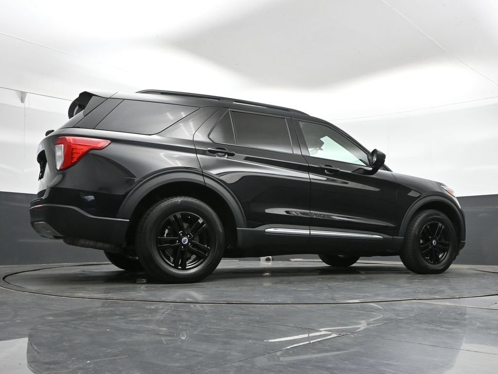 Used 2023 Ford Explorer XLT w/ Equipment Group 202A AWD/4WD image 41