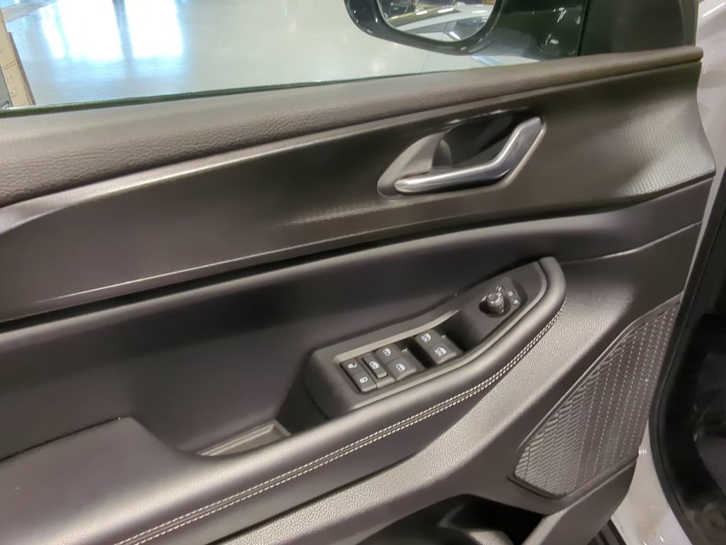 Used 2025 Jeep Grand Cherokee L Altitude image 12