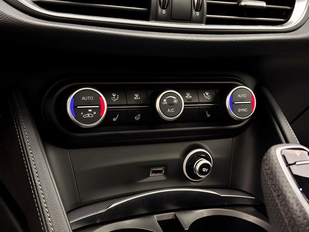 Used 2024 Alfa Romeo Stelvio Veloce image 12