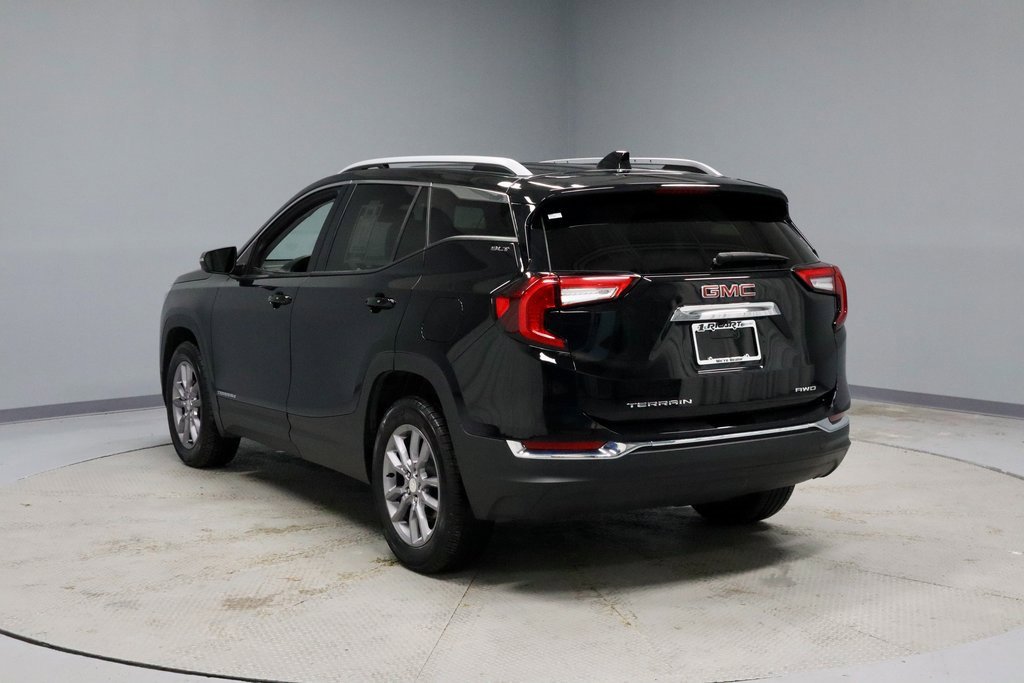 Used 2024 GMC Terrain SLT image 9