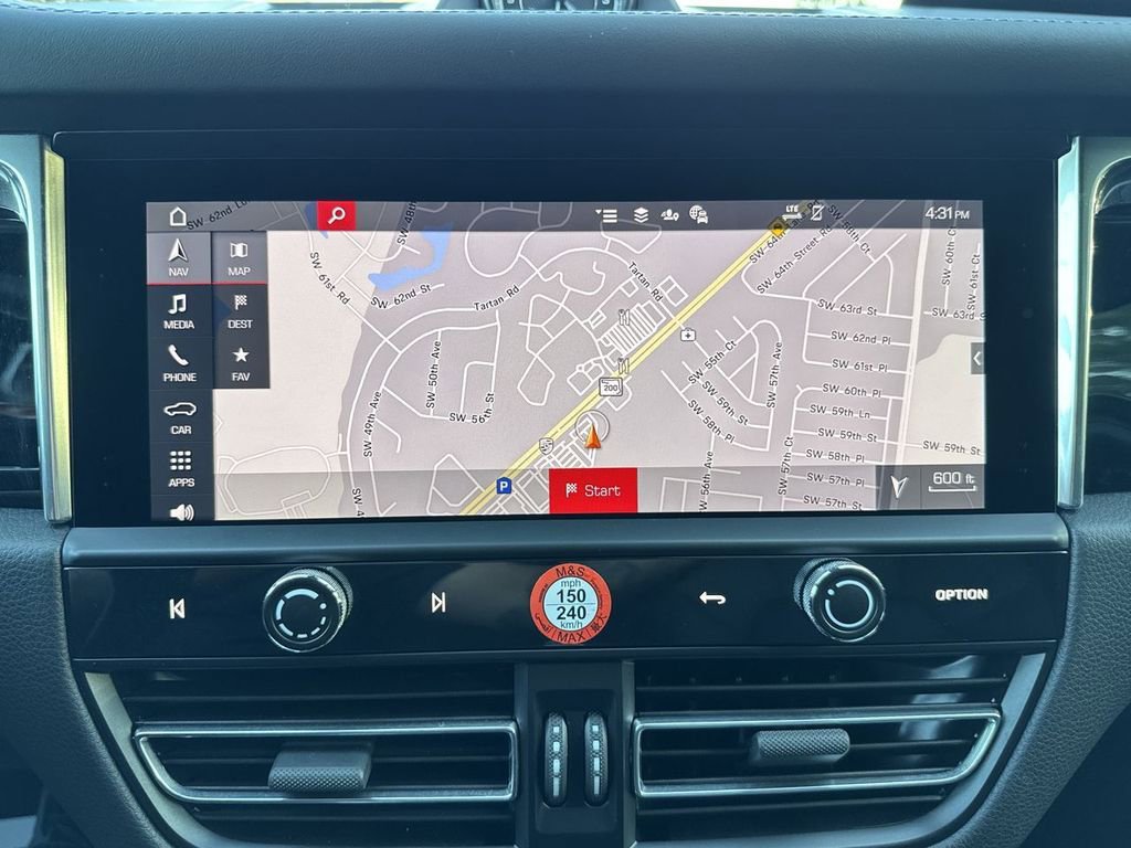 Certified 2025 Porsche Macan image 14