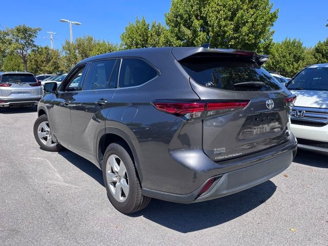 Used 2022 Toyota Highlander LE image 3