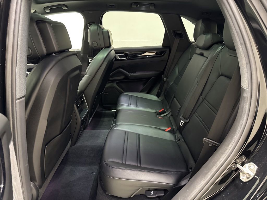 Used 2023 Porsche Cayenne w/ Premium Package AWD/4WD image 29