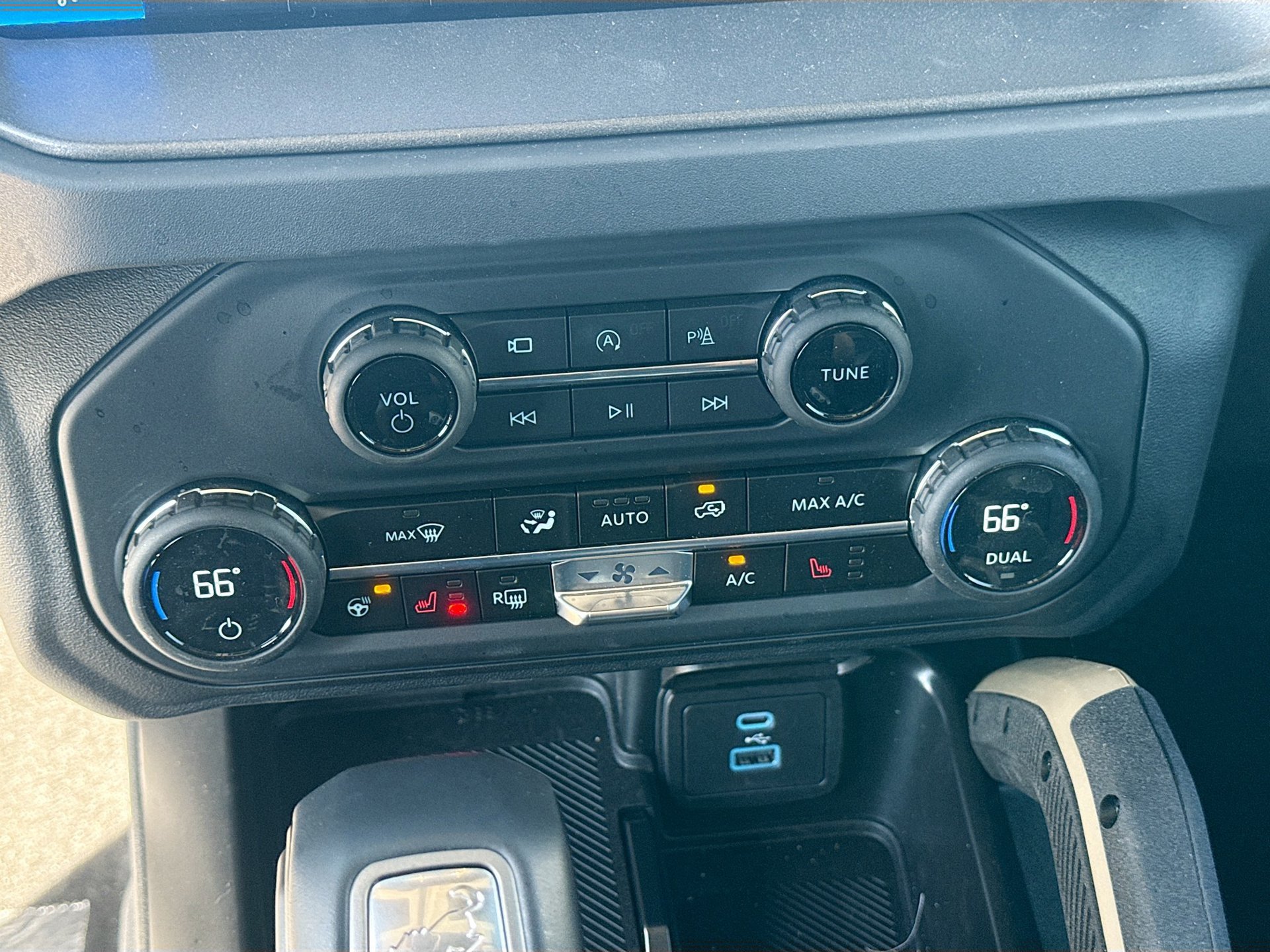 New 2025 Ford Bronco Badlands AWD/4WD image 16
