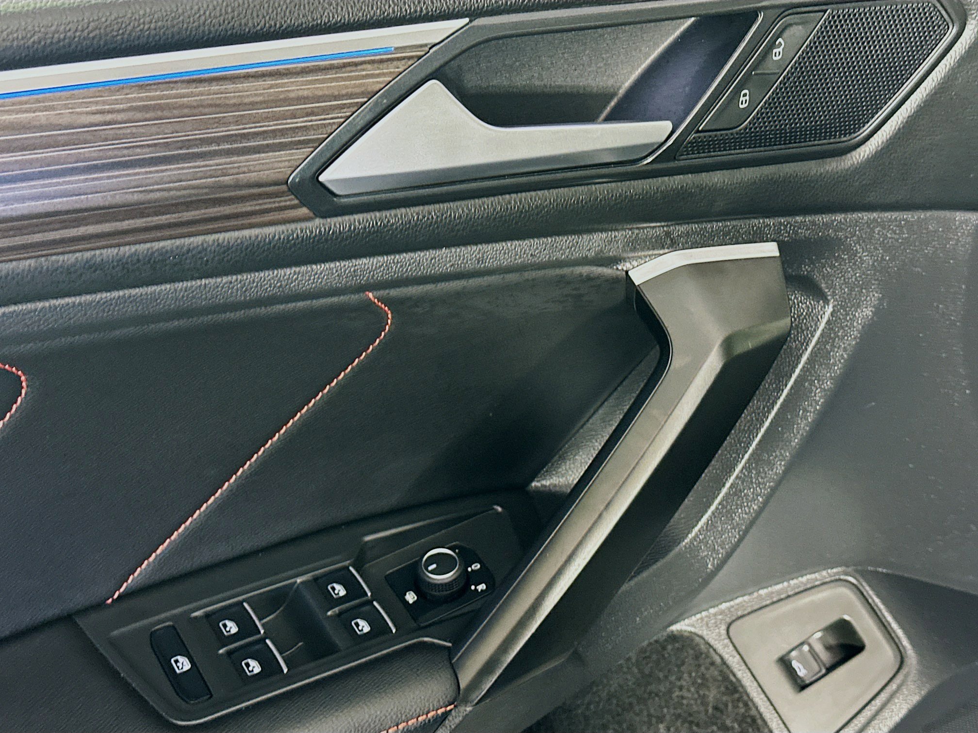 Used 2024 Volkswagen Tiguan Wolfsburg Edition image 15