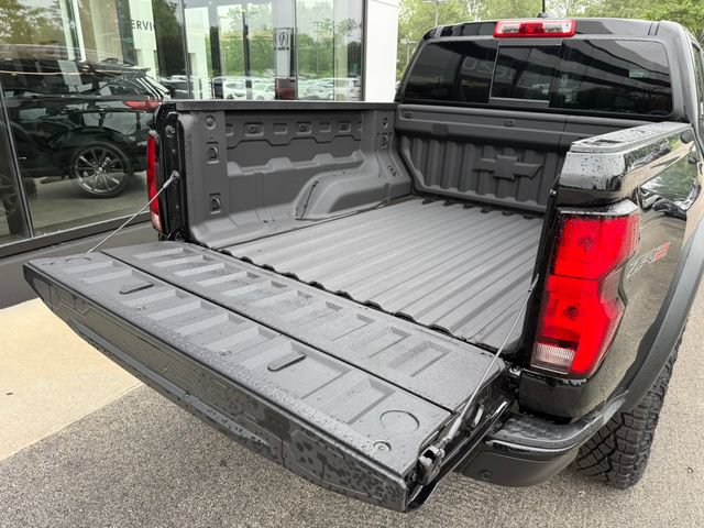 Used 2026 Chevrolet Colorado ZR2 w/ Technology Package AWD/4WD image 6