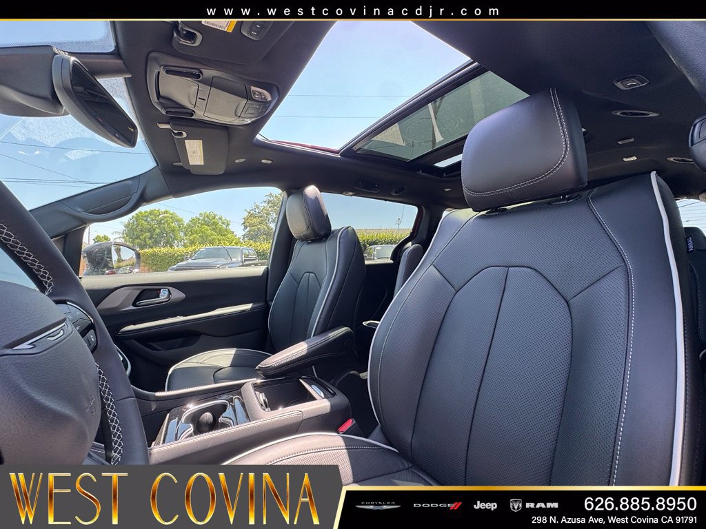 New 2027 Chrysler Pacifica Limited FWD image 17