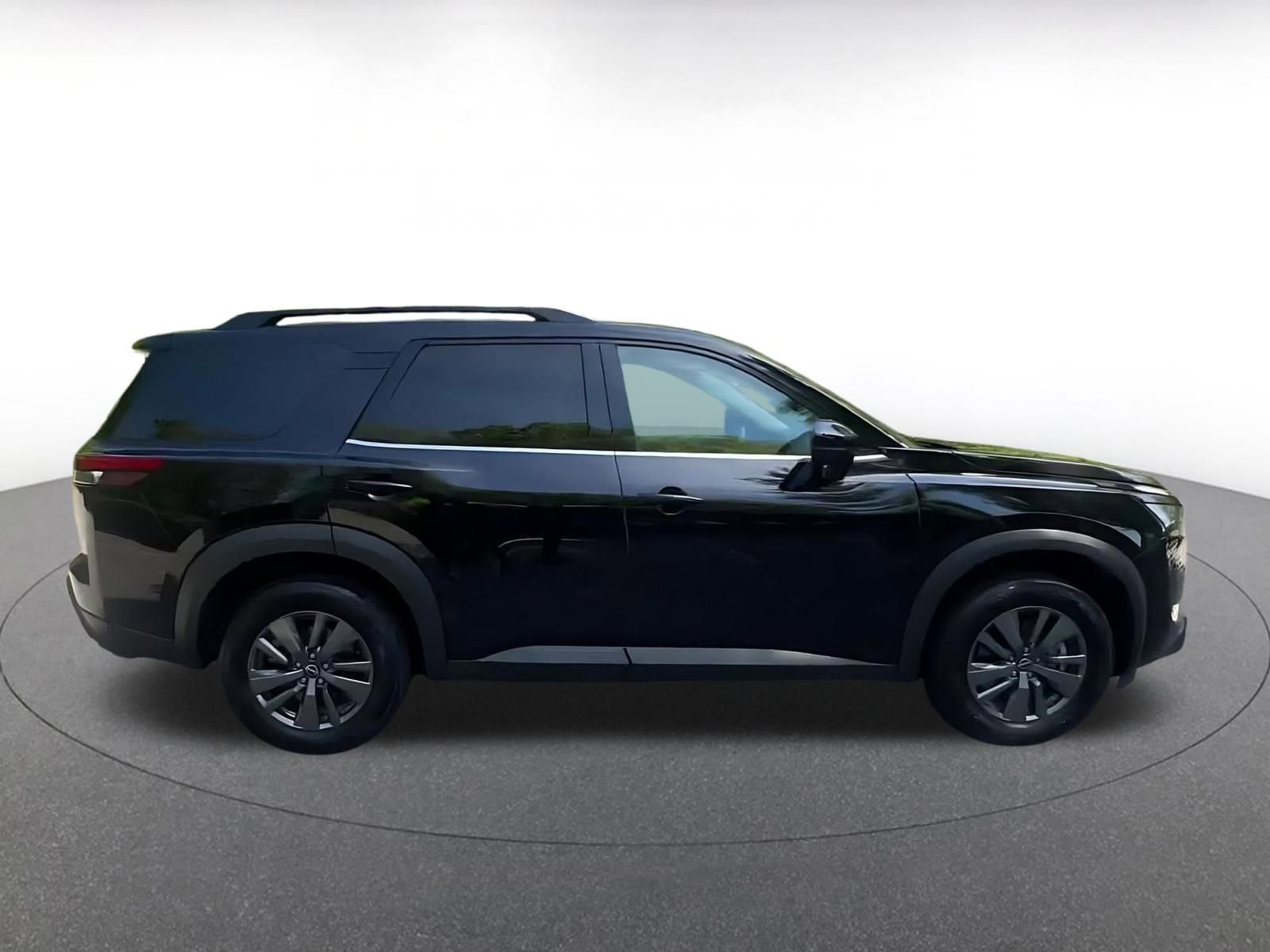 Used 2025 Nissan Pathfinder SV FWD image 16