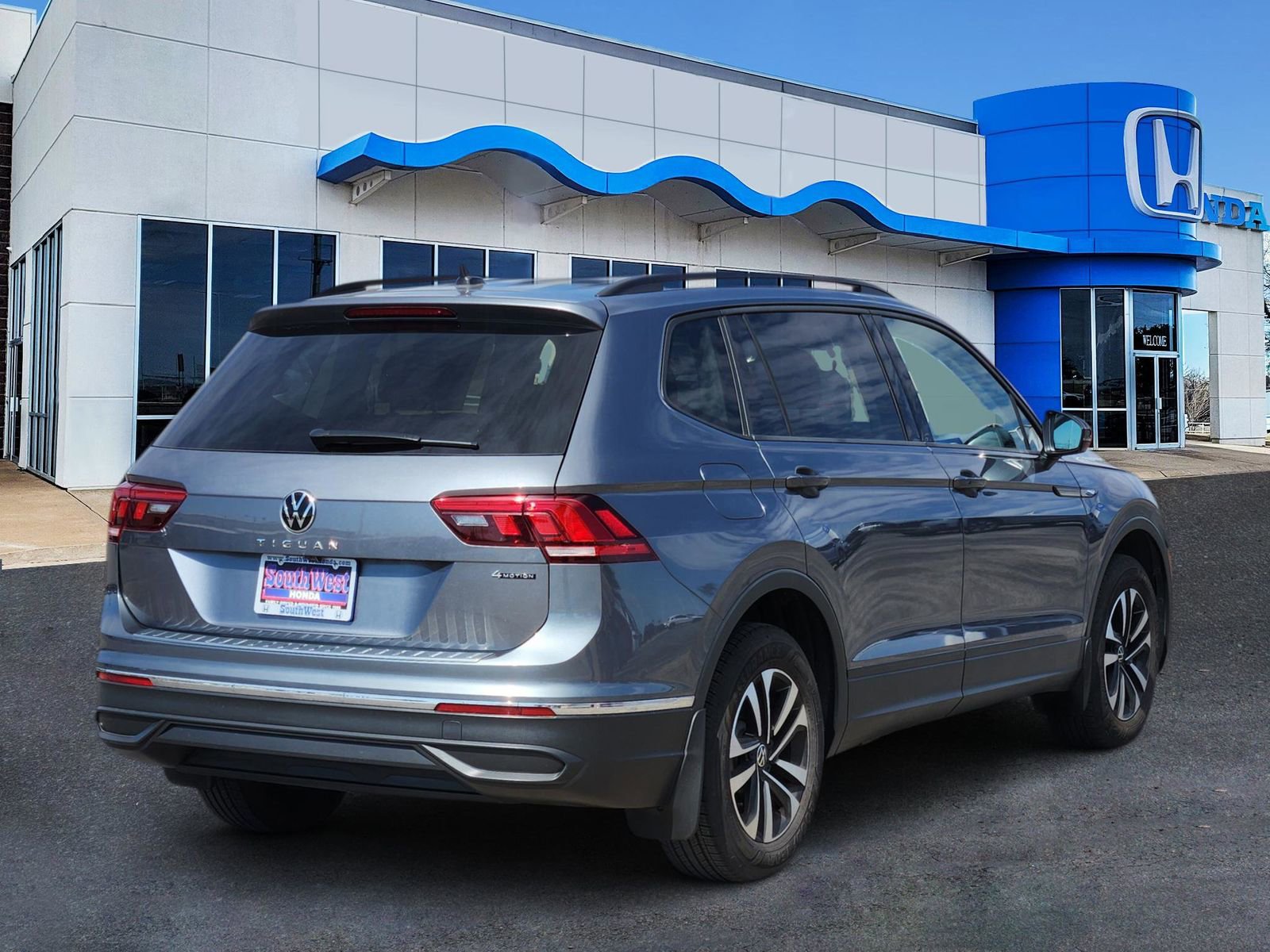 Used 2023 Volkswagen Tiguan S w/ Driver Assistance Package image 5