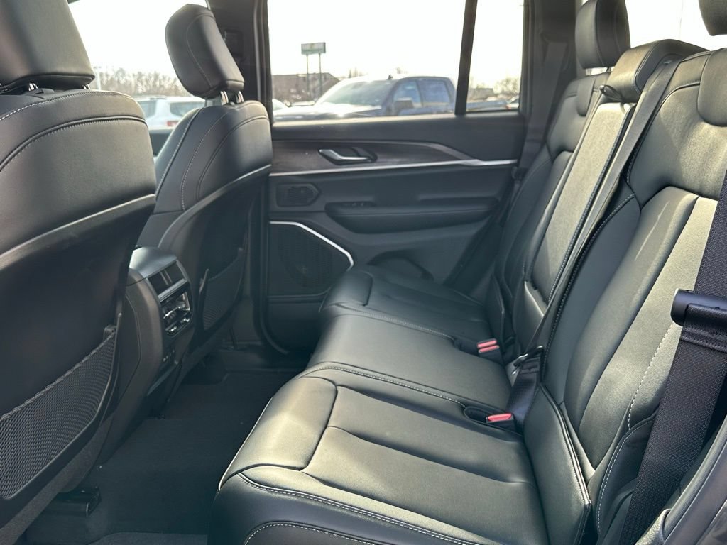 New 2026 Jeep Grand Cherokee Limited w/ Limited Altitude Package AWD/4WD image 14