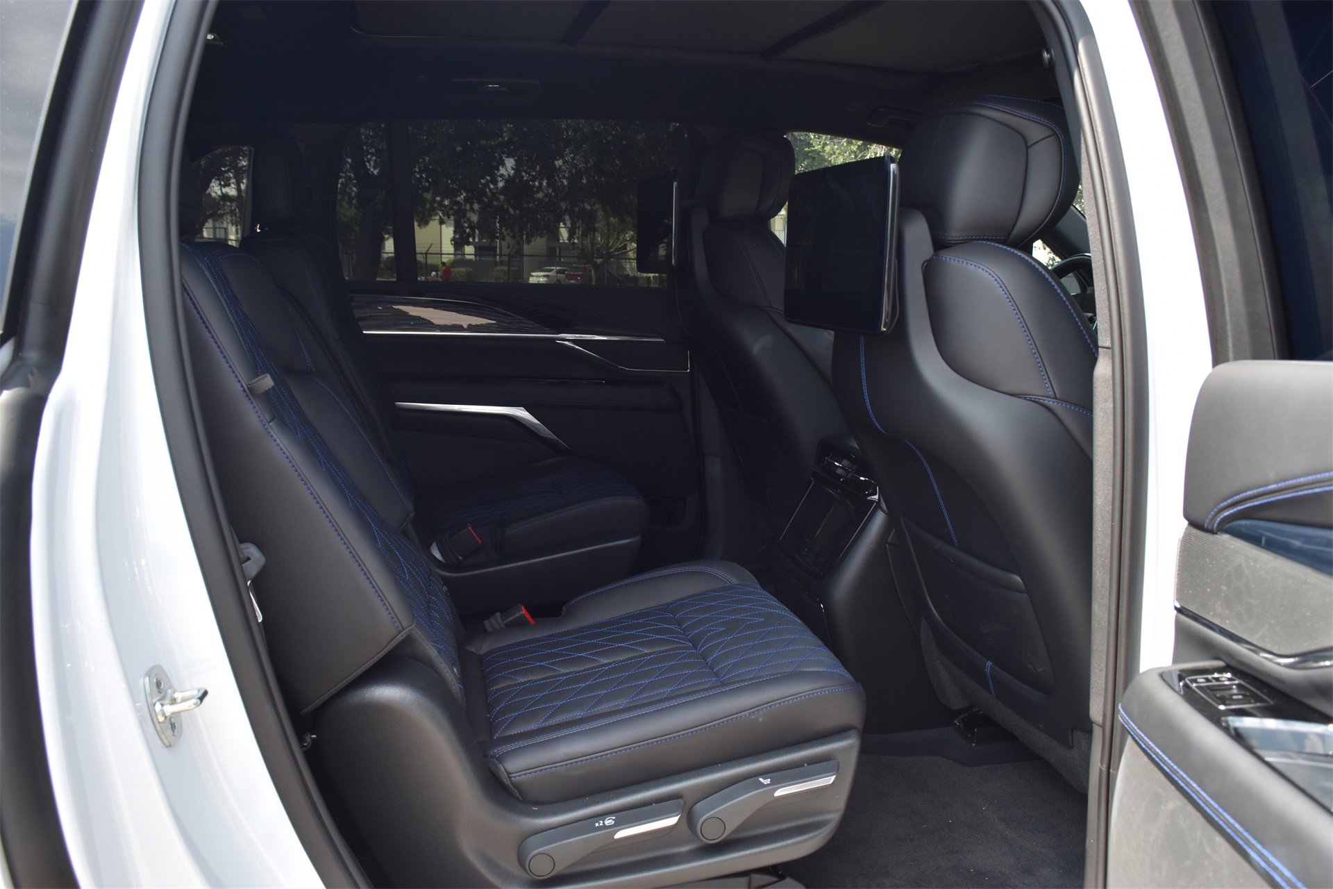 New 2026 Cadillac Escalade IQ Sport 1 w/ LPO, Floor Liner Package image 26