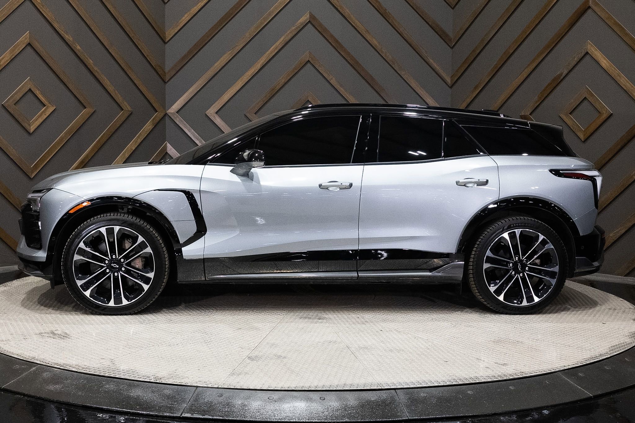 Used 2025 Chevrolet Blazer EV SS image 11