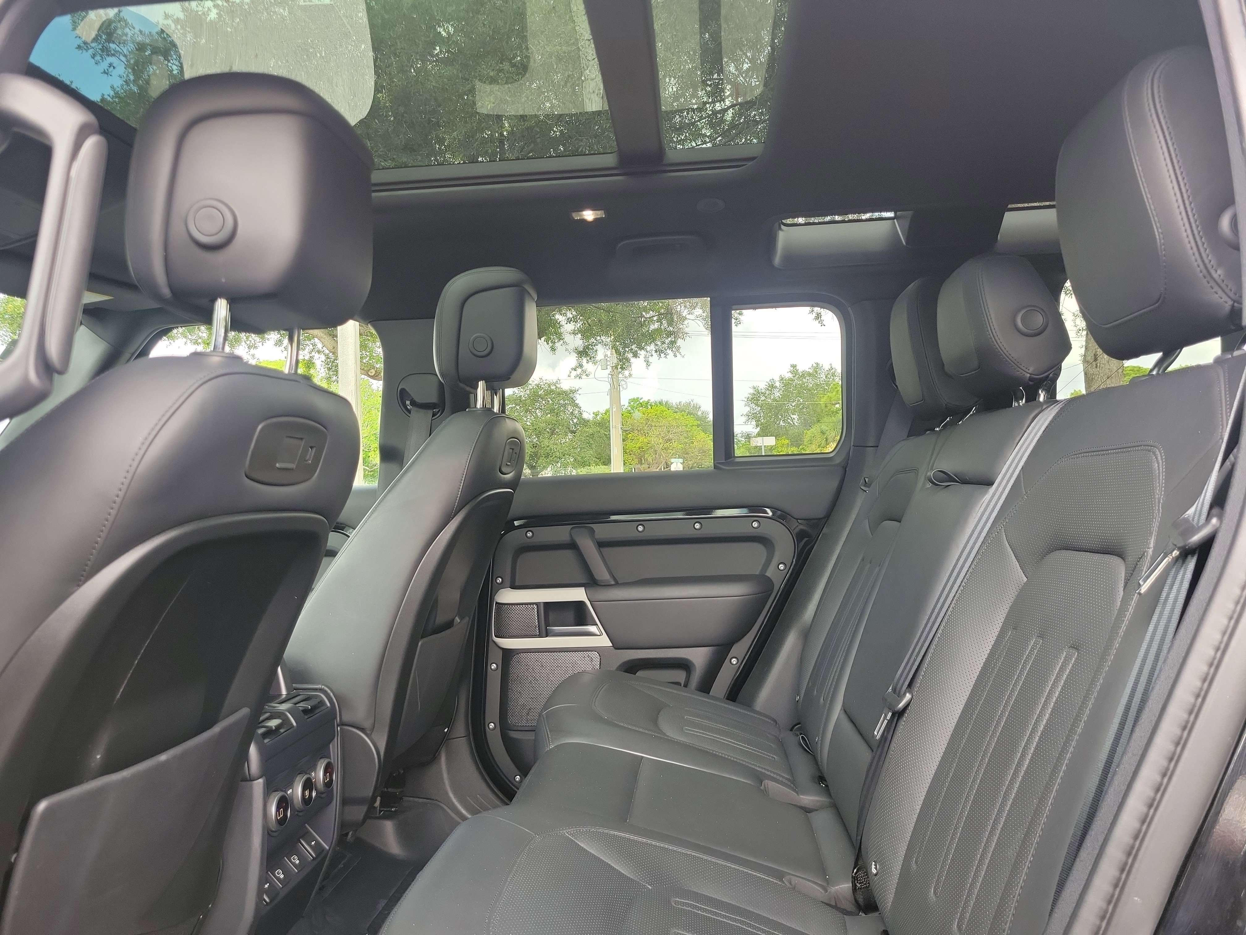 Used 2022 Land Rover Defender 110 XS Edition AWD/4WD image 10
