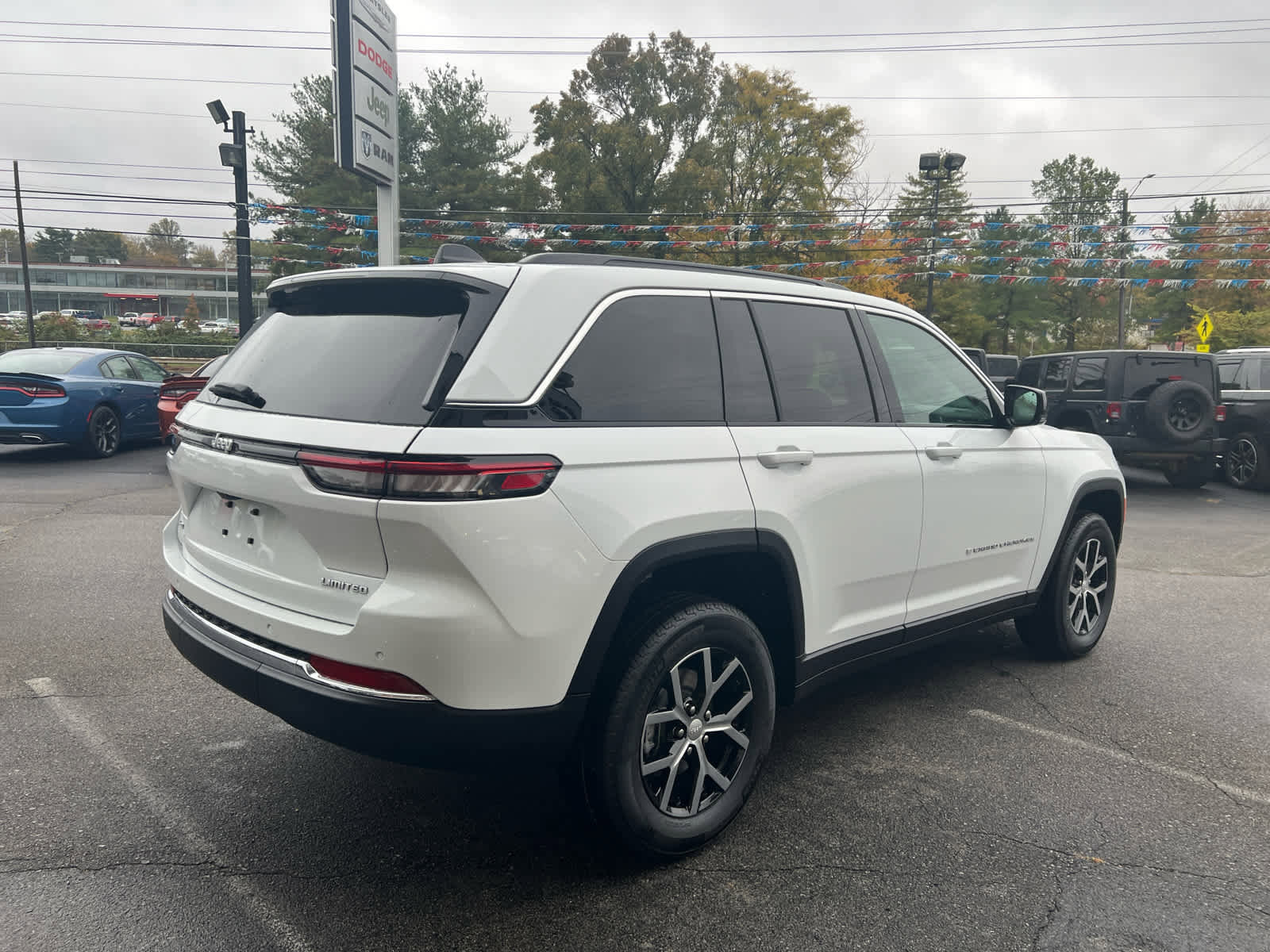 New 2025 Jeep Grand Cherokee Limited image 7