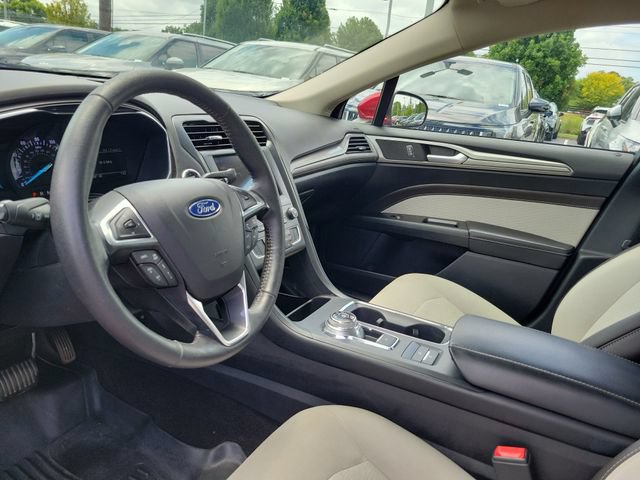 Used 2020 Ford Fusion SE w/ Equipment Group 151A FWD image 11