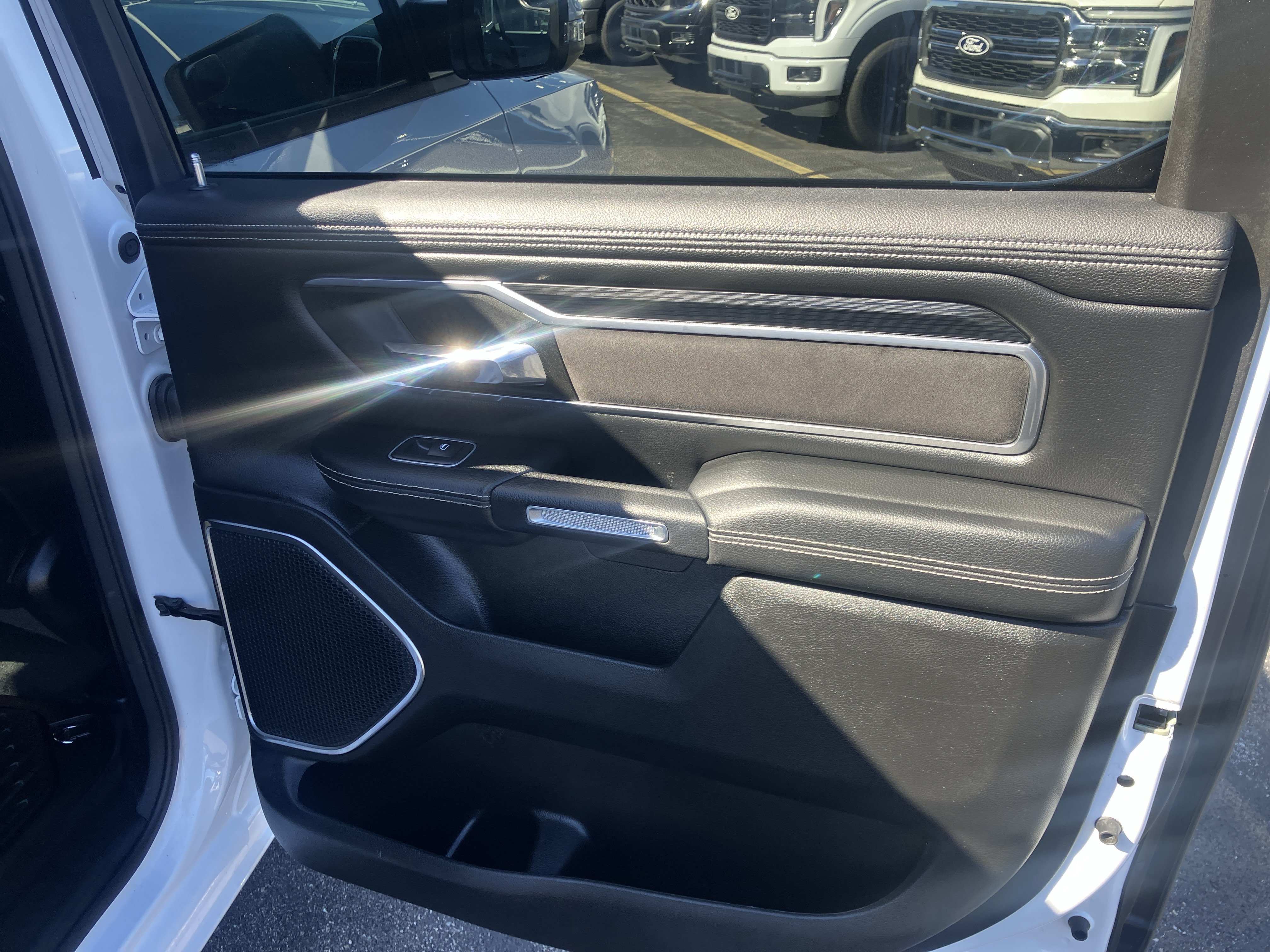 Used 2023 RAM 1500 Laramie AWD/4WD image 11
