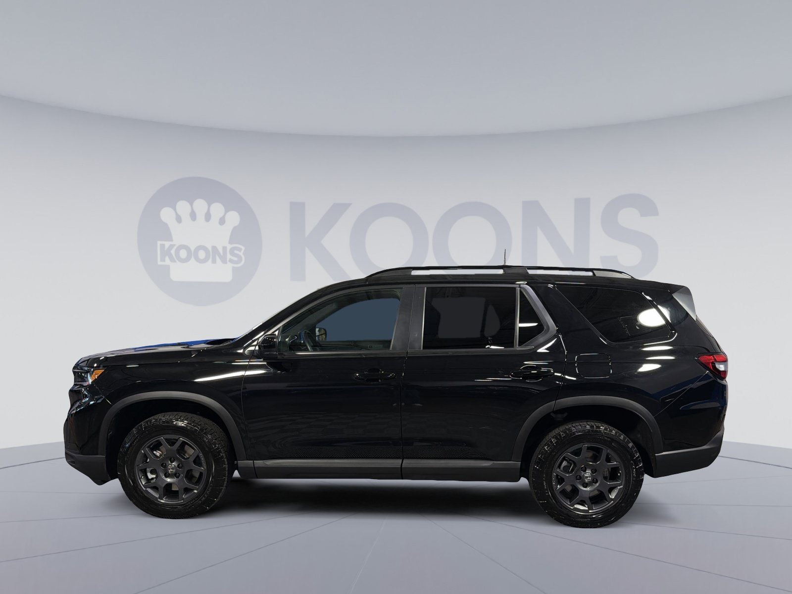 Used 2025 Honda Pilot TrailSport image 2
