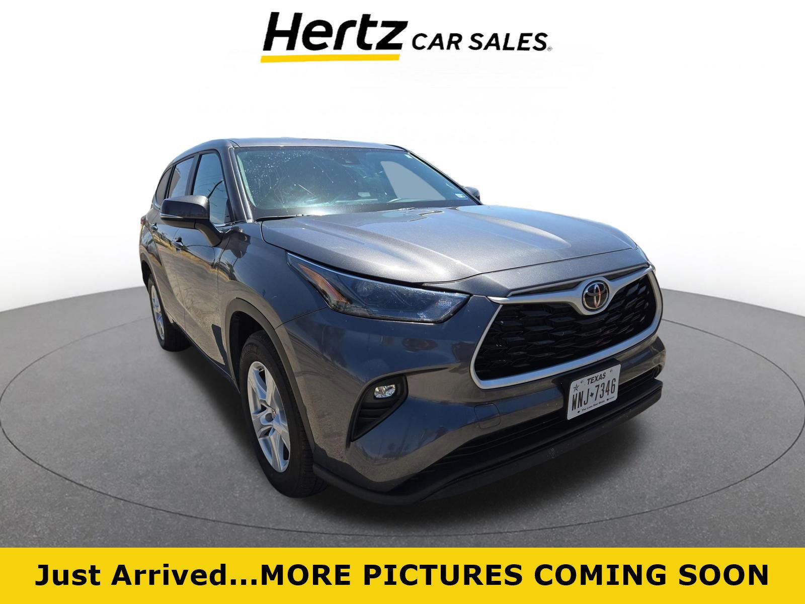Used 2025 Toyota Highlander LE FWD image 1