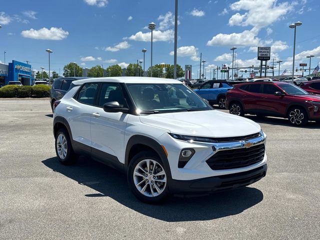 Used 2024 Chevrolet TrailBlazer LS FWD image 2