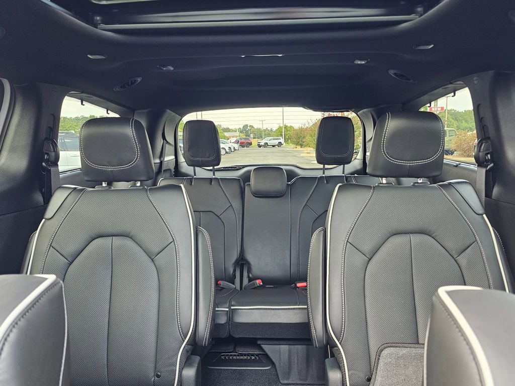 New 2026 Chrysler Pacifica Limited w/ Uconnect Theater Family Group image 25