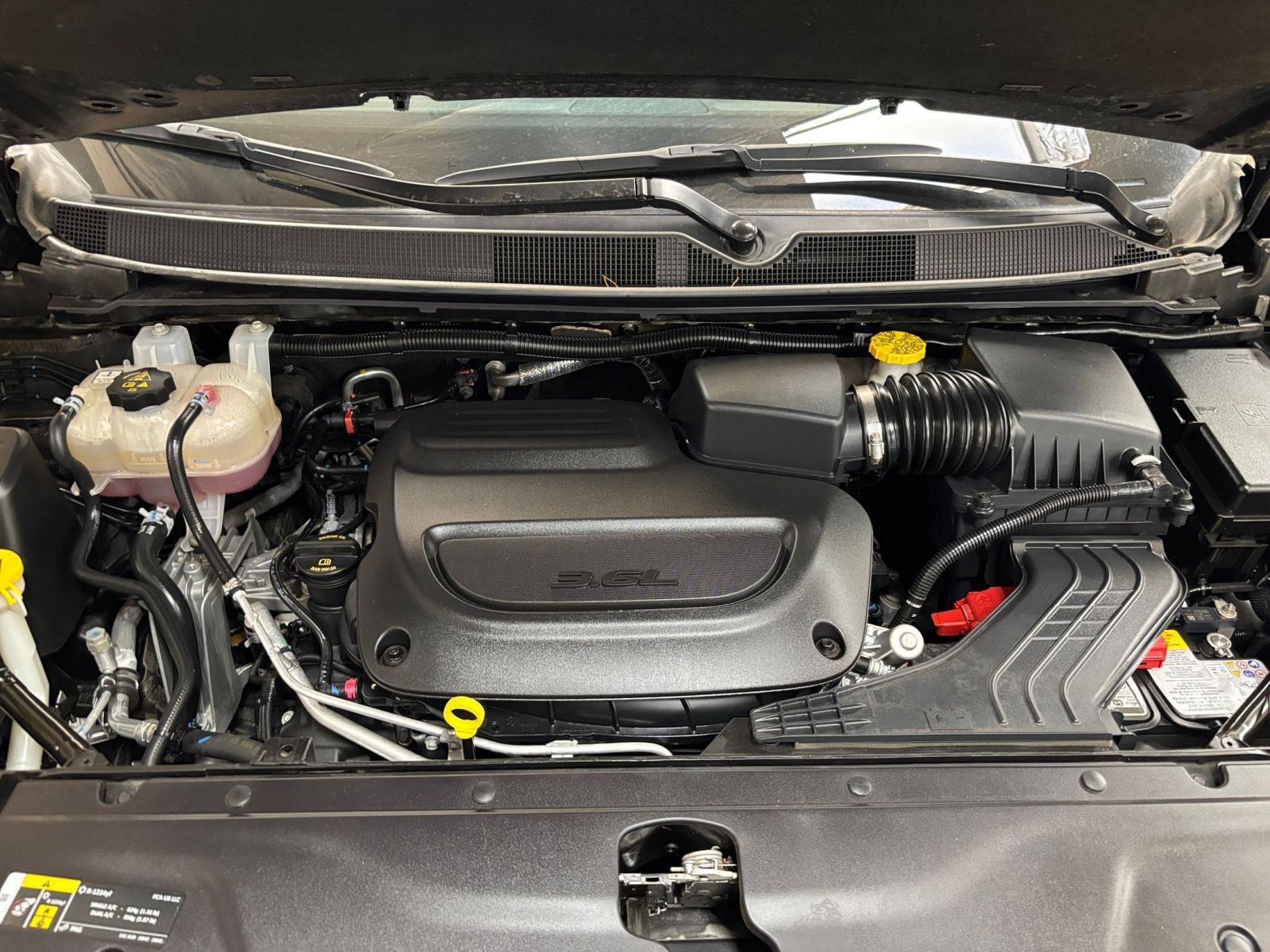 Used 2025 Chrysler Pacifica Select FWD image 33