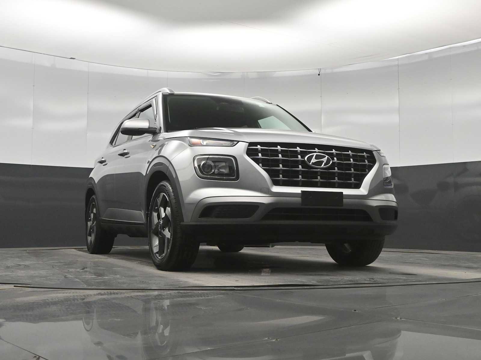 Used 2024 Hyundai Venue SEL FWD image 32