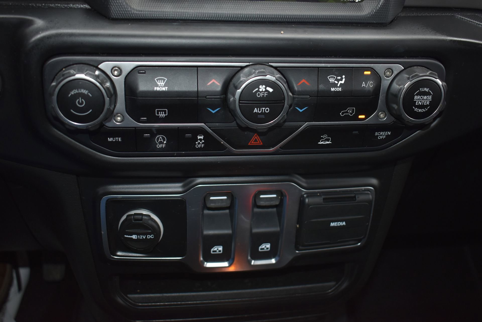 Used 2021 Jeep Wrangler Sport S image 27