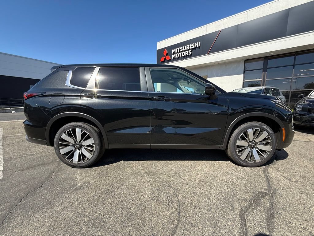 New 2026 Mitsubishi Outlander FWD image 13