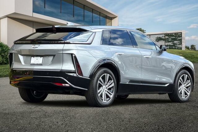 Certified 2024 Cadillac Lyriq Luxury AWD/4WD image 4