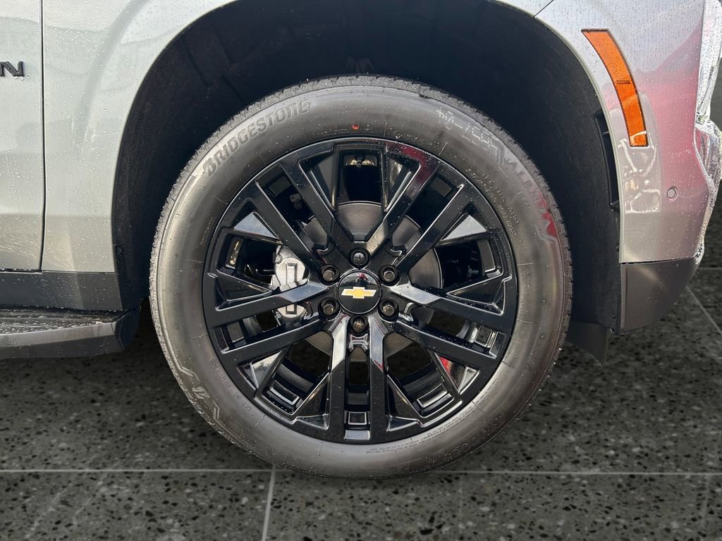 New 2026 Chevrolet Suburban Premier image 9