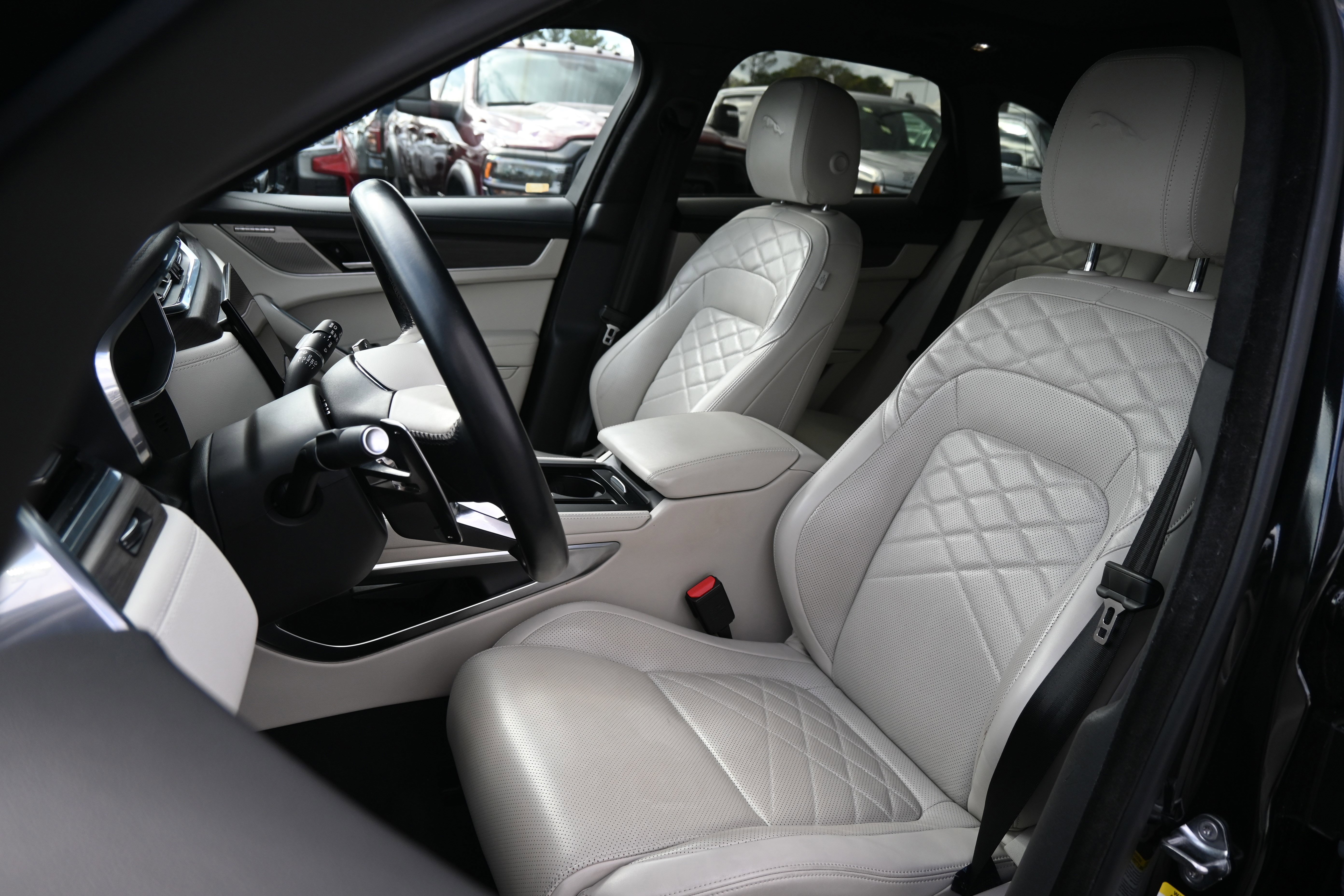 Used 2023 Jaguar F-PACE S image 7