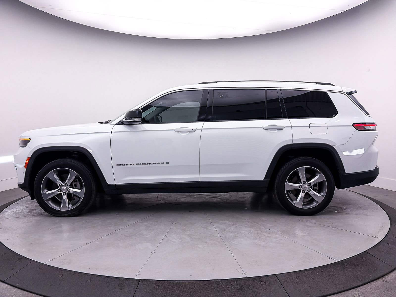 Used 2021 Jeep Grand Cherokee L Limited w/ Luxury Tech Group II AWD/4WD image 43