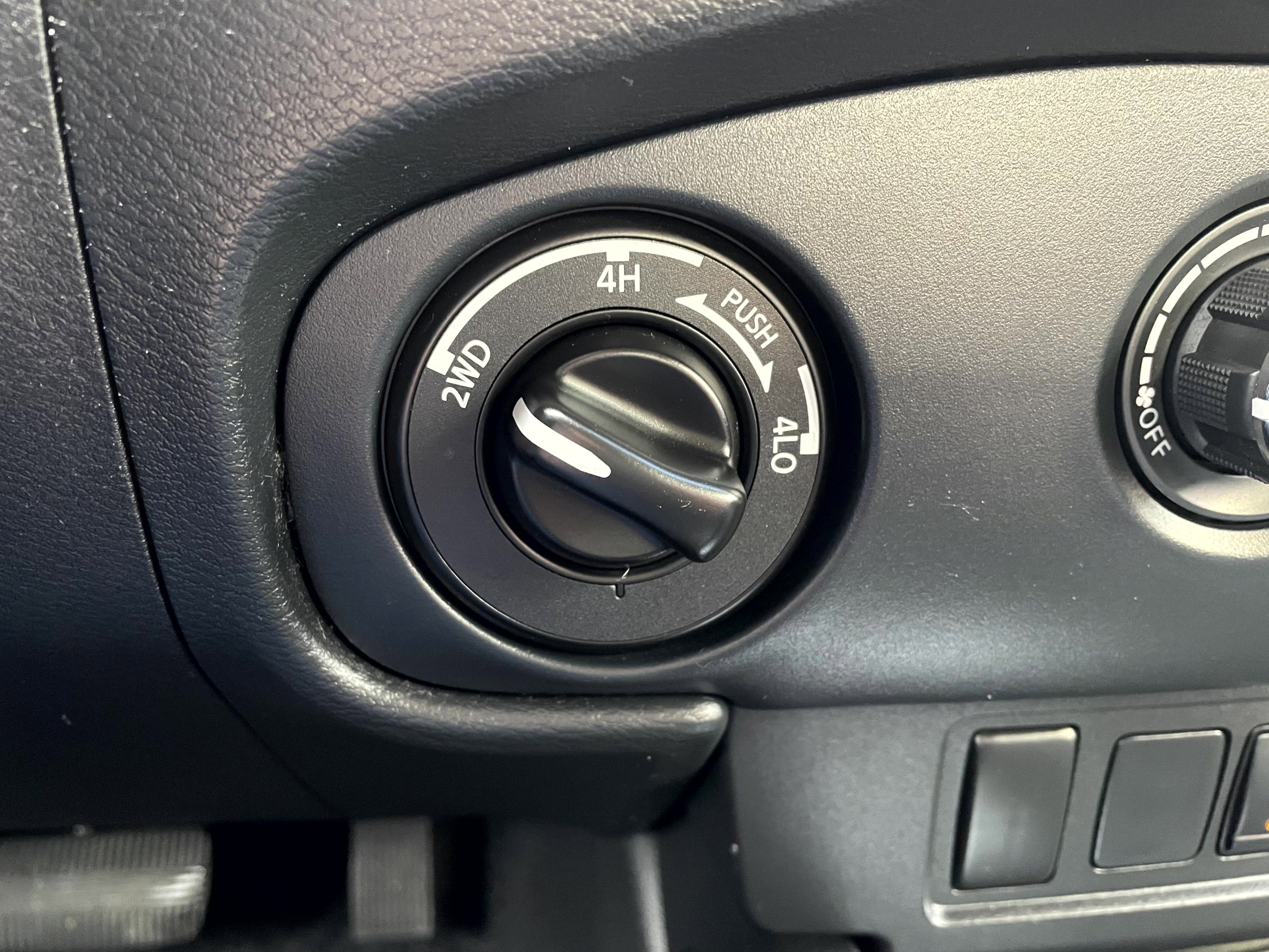 Used 2022 Nissan Frontier S w/ Technology Package image 17