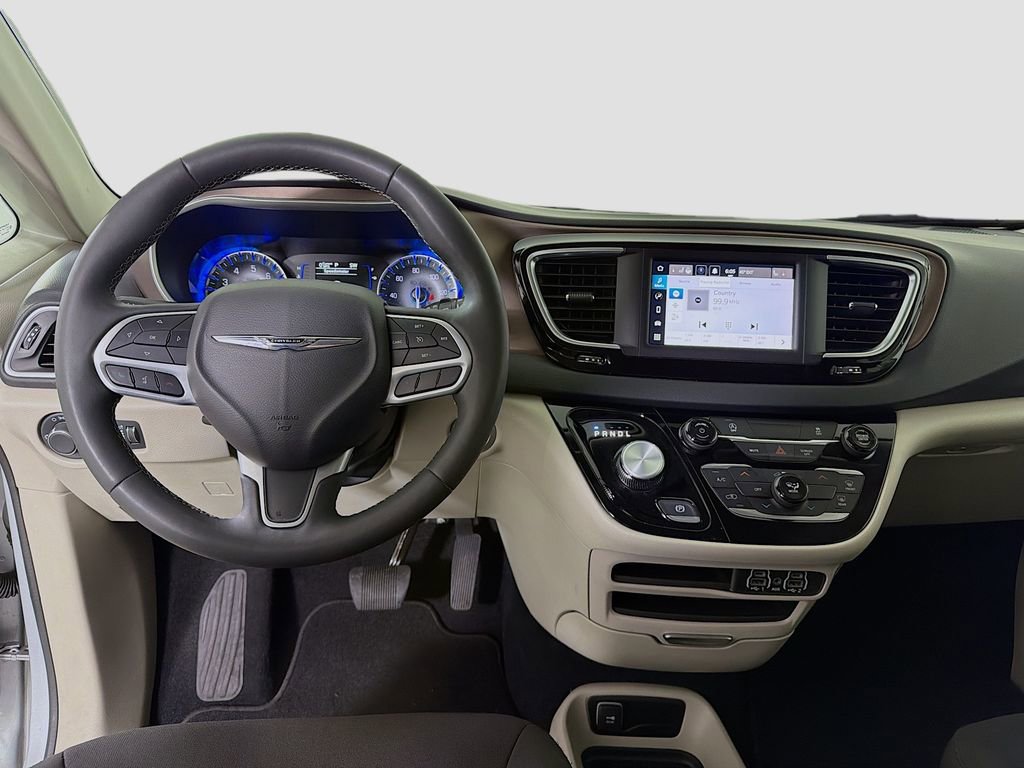 Used 2024 Chrysler Voyager LX image 23