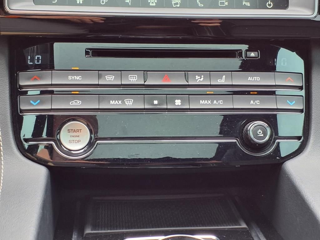 Used 2019 Jaguar F-PACE R-Sport image 18