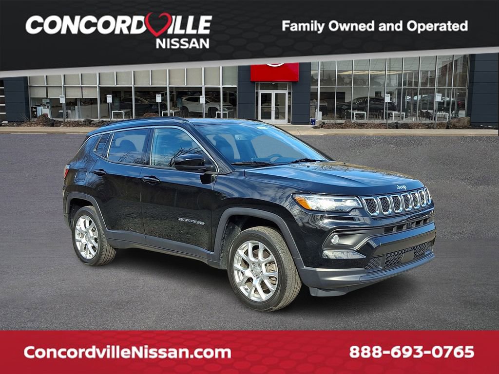 Used 2023 Jeep Compass Latitude image 1