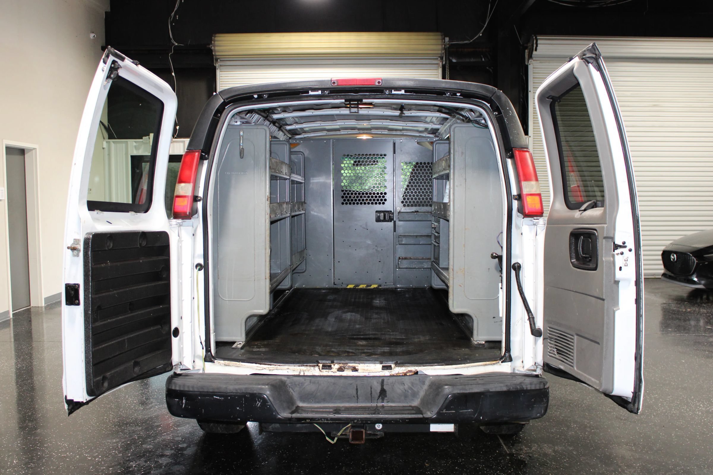 Used 2009 Chevrolet Express 1500 RWD image 25