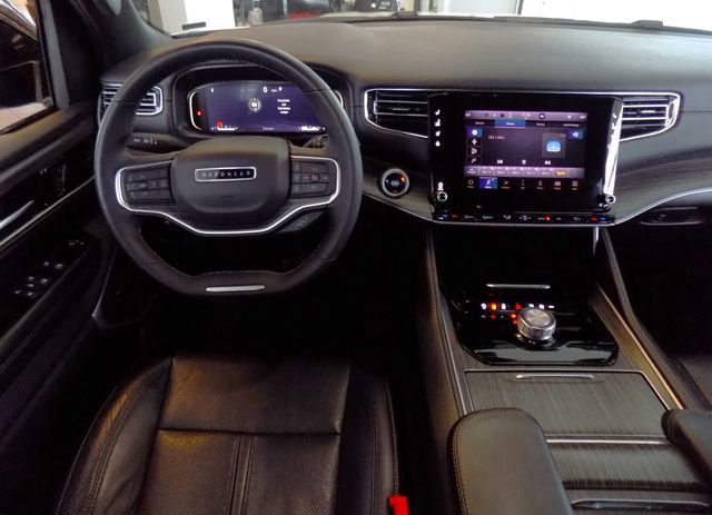 Certified 2024 Jeep Wagoneer L Series II image 10