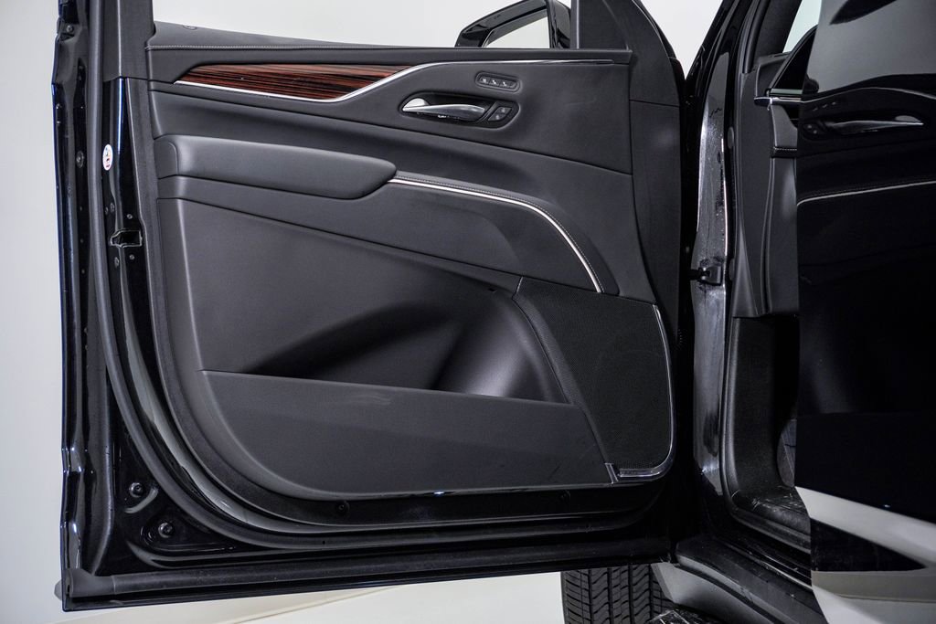 Used 2024 Cadillac Escalade Premium Luxury w/ Performance Package AWD/4WD image 33