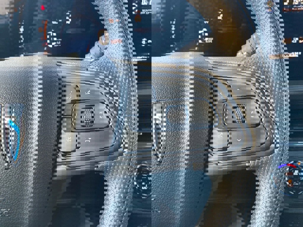 Used 2025 Buick Envista Preferred image 19