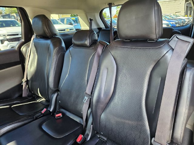 Used 2025 Kia Carnival FWD image 17