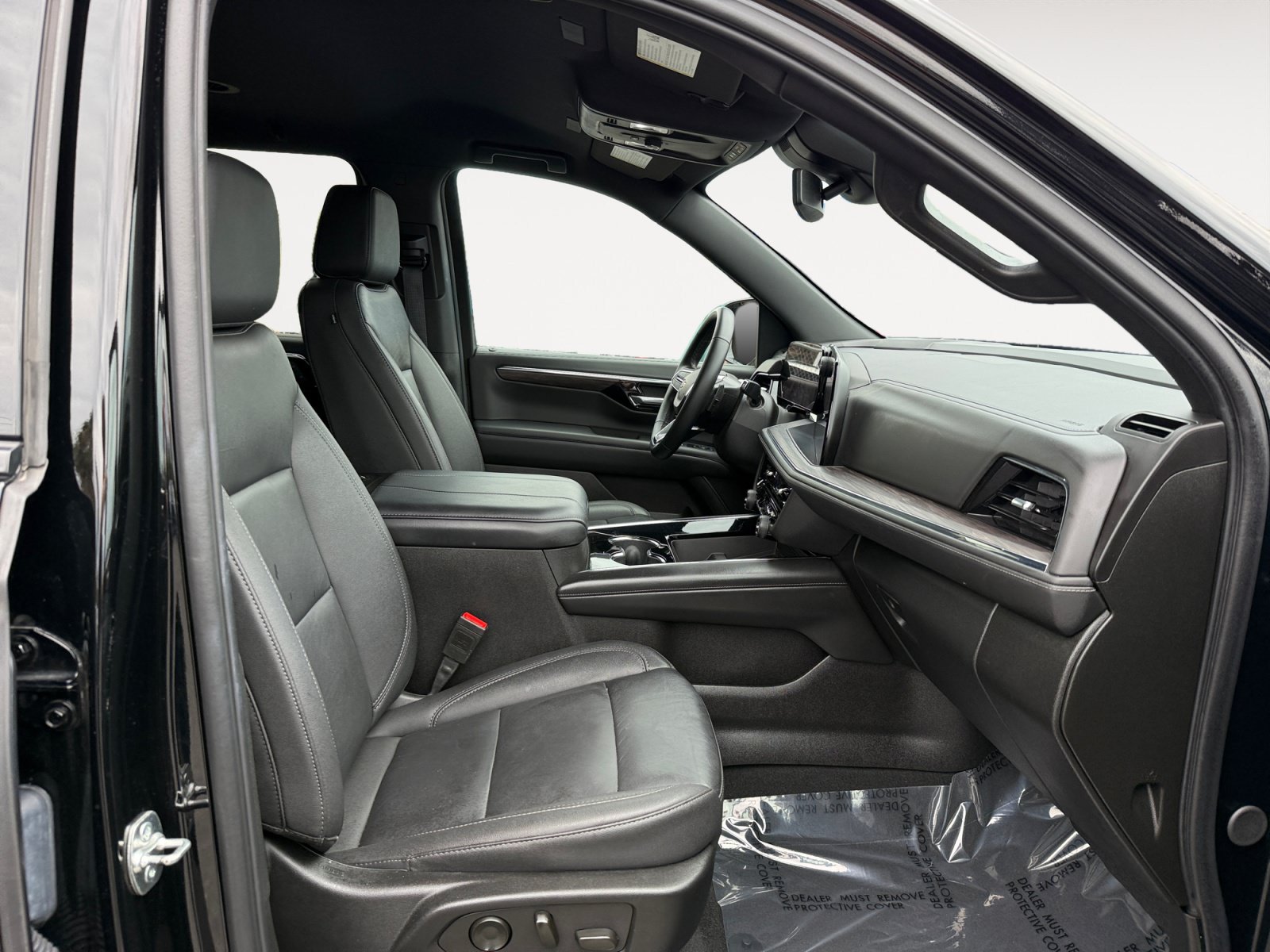 Used 2025 Chevrolet Suburban Z71 AWD/4WD image 19