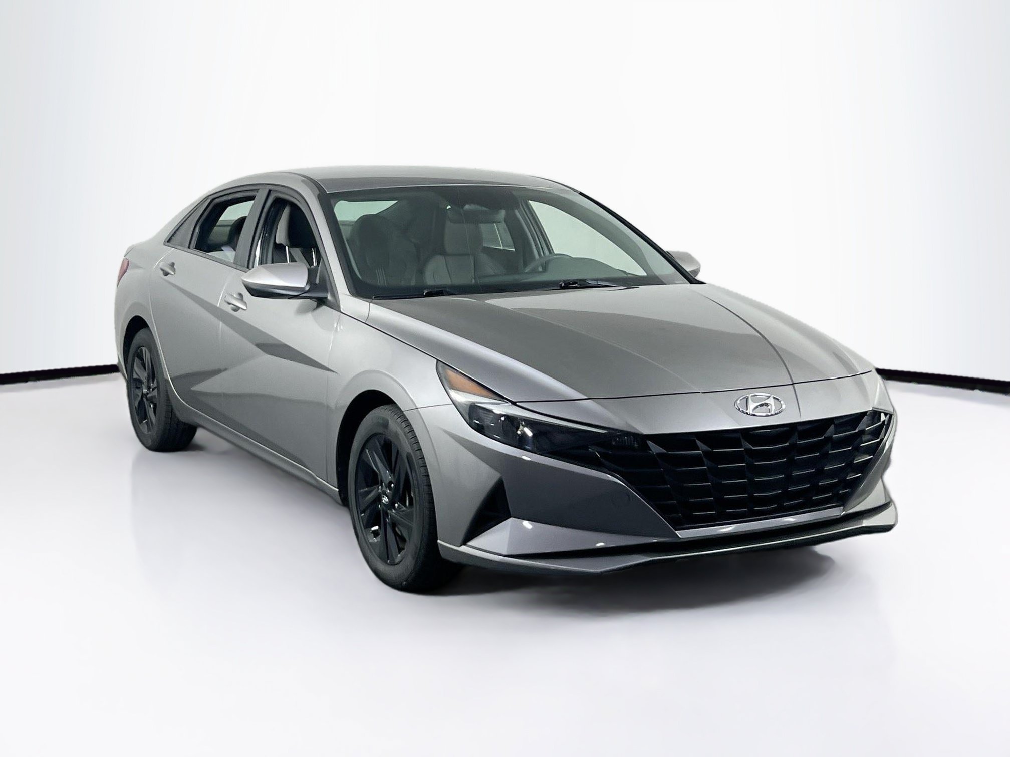 Used 2023 Hyundai Elantra SEL w/ Cargo Package FWD image 3
