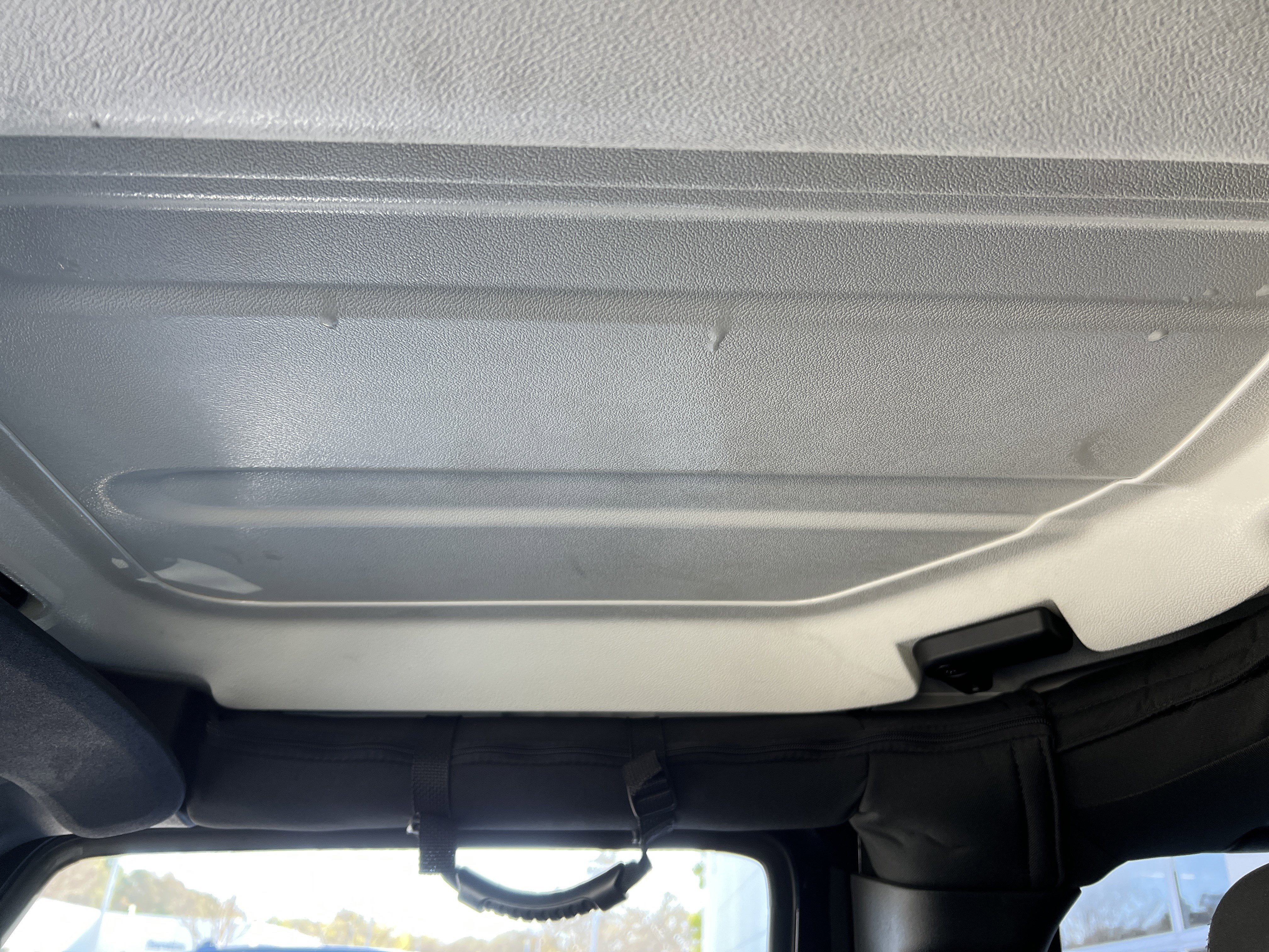 Used 2016 Jeep Wrangler Unlimited Rubicon w/ Connectivity Group image 17