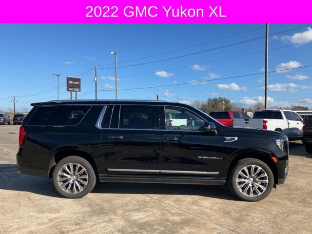 Used 2022 GMC Yukon XL Denali w/ Denali Premium Package image 8