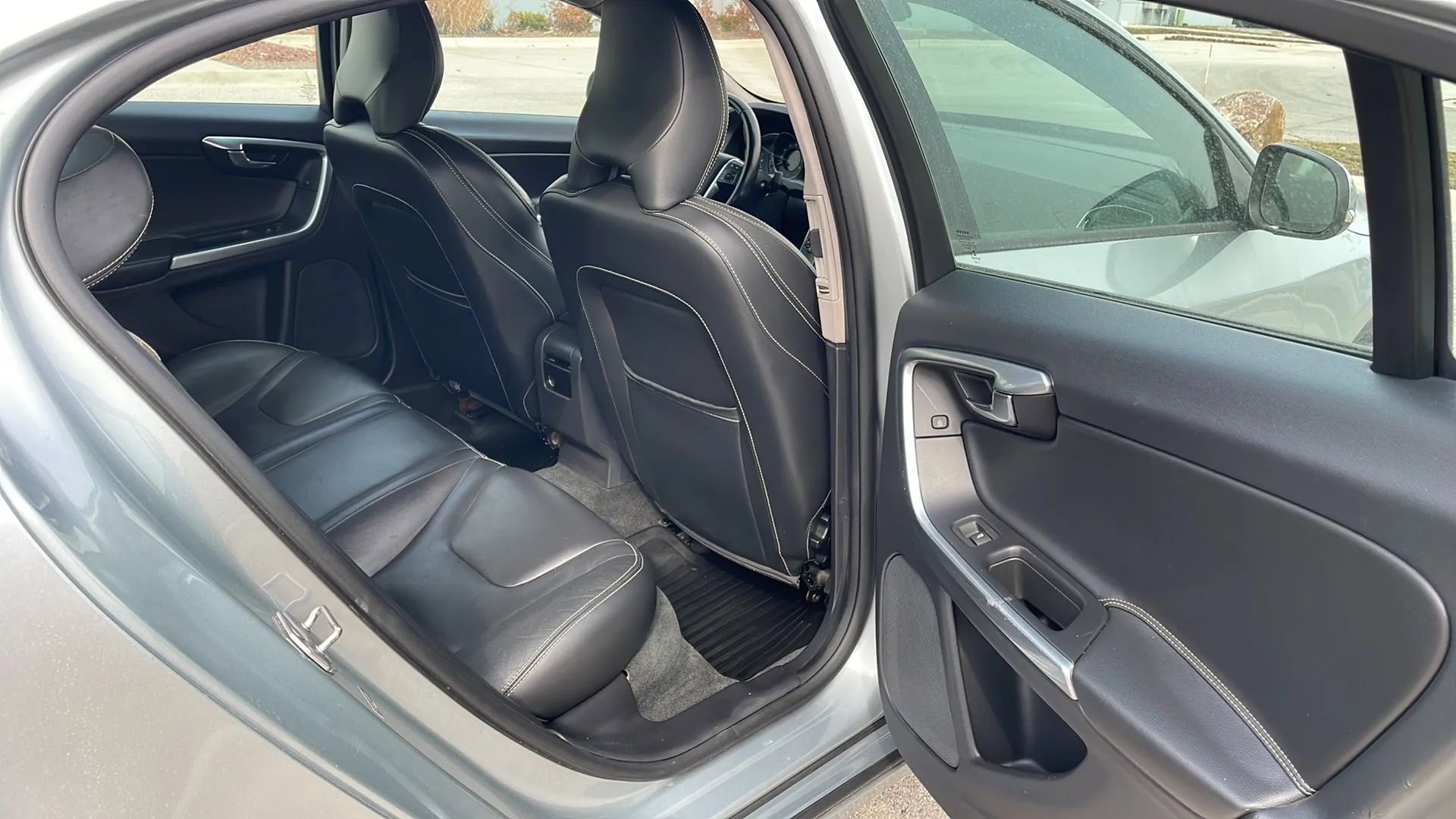 Used 2017 Volvo S60 T5 Dynamic image 16