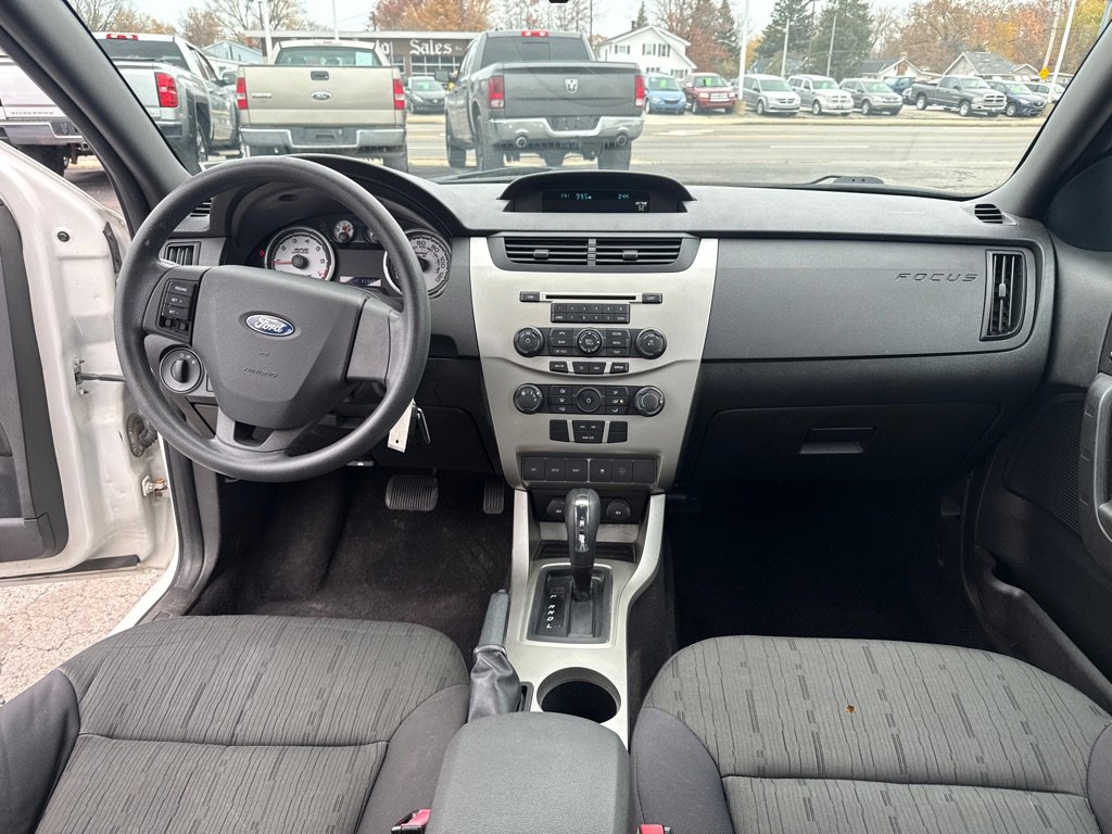 Used 2011 Ford Focus SE image 9