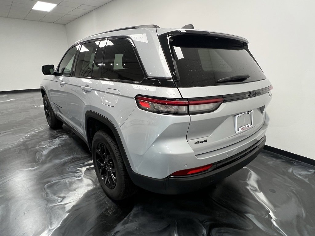 Used 2024 Jeep Grand Cherokee Altitude image 18