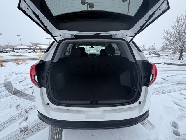 Used 2024 GMC Terrain SLE image 22