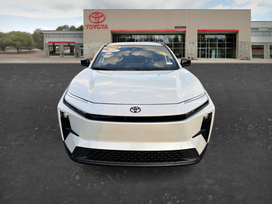 Used 2026 Toyota C-HR AWD/4WD image 2